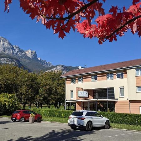 Le Domaine Des Fontaines - Hotel & Petit Dejeuner Bernin Bagian luar foto